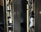 Термогель, используемый в графическом процессоре Gigabyte RTX 5080, вытек на печатную плату. (Источник изображения: Quasar Zone)