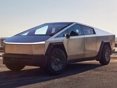 Кибергрузовик Tesla. Tesla предлагает владельцам бесплатное годовое полномасштабное вождение (FSD) (Источник изображения: Greg Pajo Car and Driver)